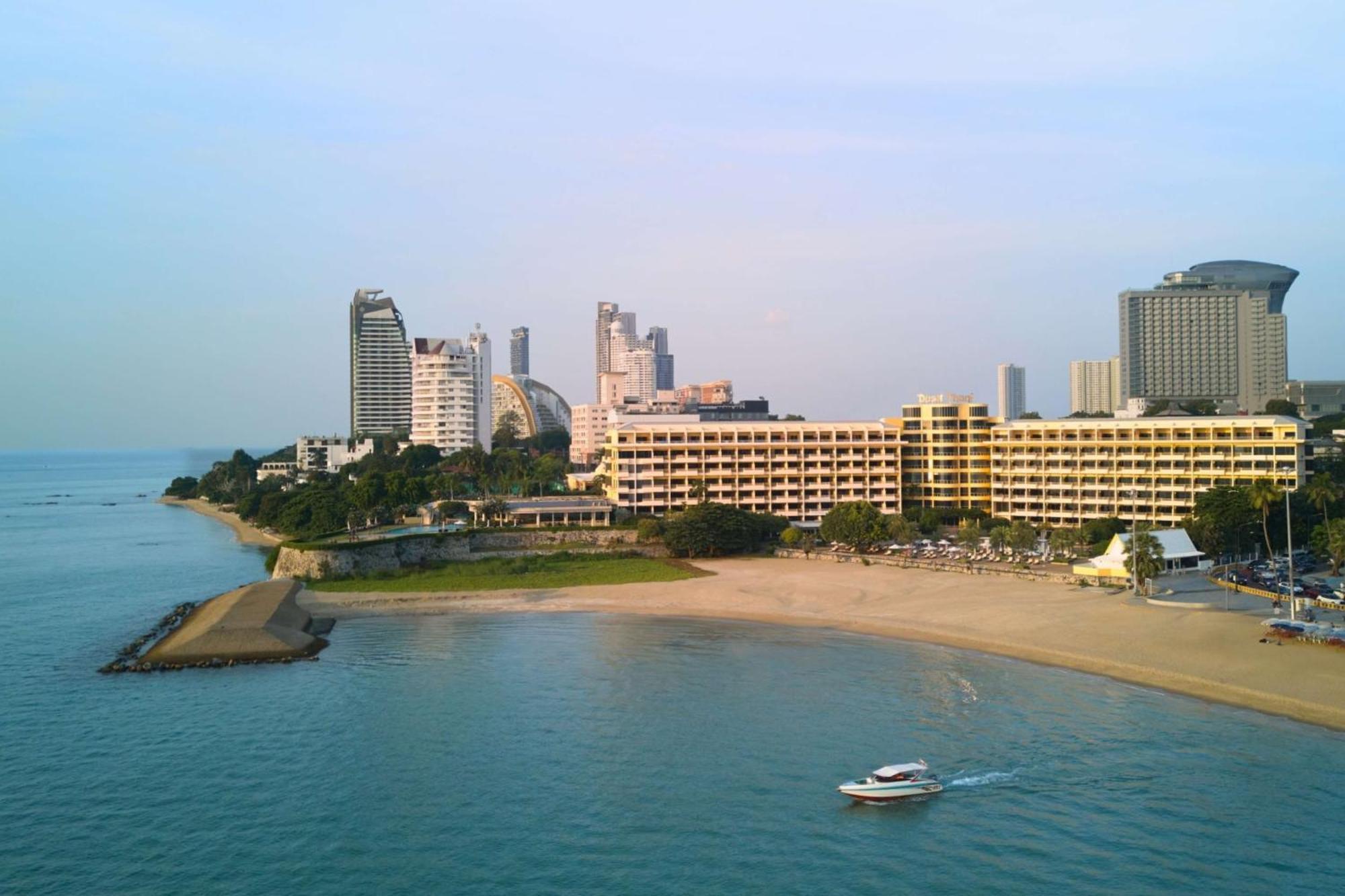Dusit Thani Pattaya Εξωτερικό φωτογραφία Pattaya skyline